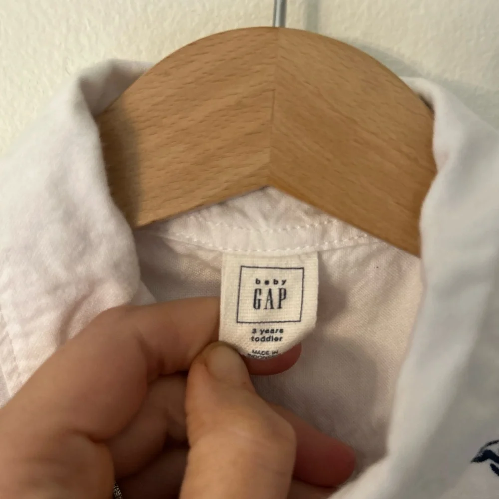 GAP Boys 3T White Cotton Short Sleeve Button-Down Shirt with Nautical Embroidery